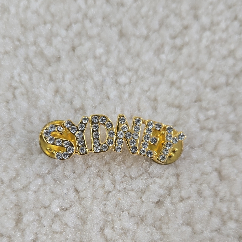 4/$25 π NWOT SYDNEY Name Brooch - Picture 1 of 5